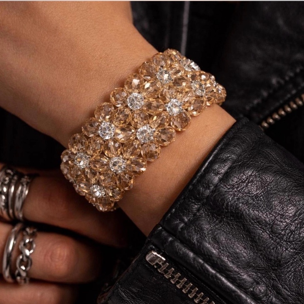 ✨ Vintage 1980s Champagne Crystal Stretch Bracelet ✨